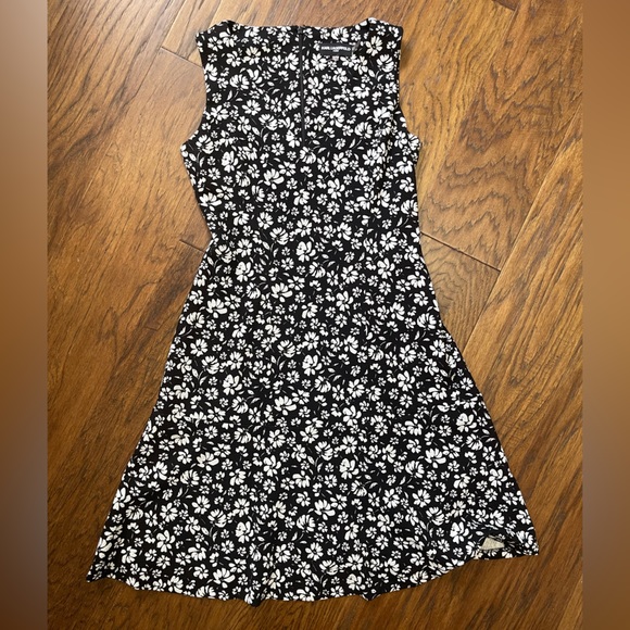 Karl Lagerfeld floral black white v-neck lined midi dress size 4 - Picture 3 of 8